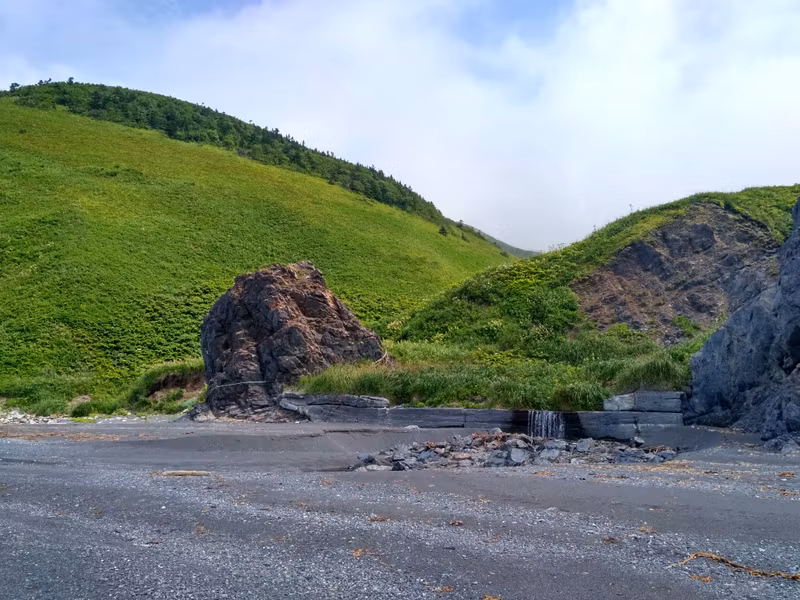 Бетонная стенка. Назначение непонятно.