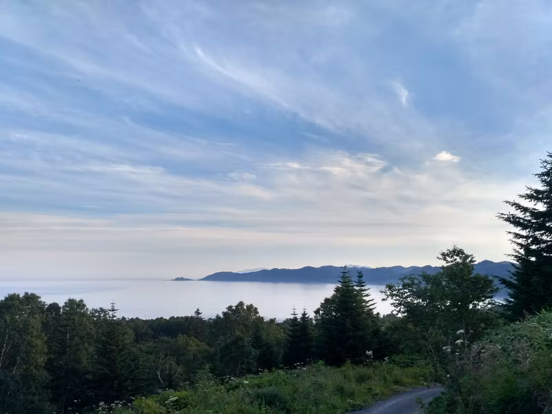 Вдалеке мыс Евстафия.